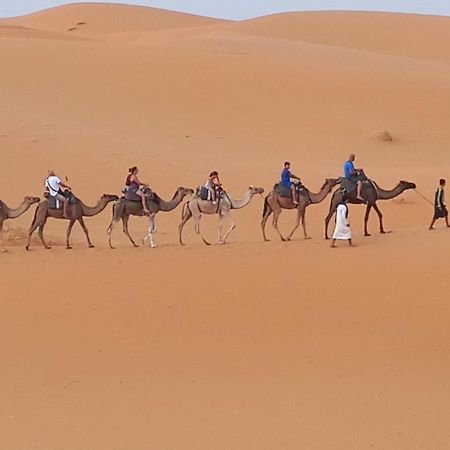 ホテル Sahara Family Camp メルズーガ エクステリア 写真