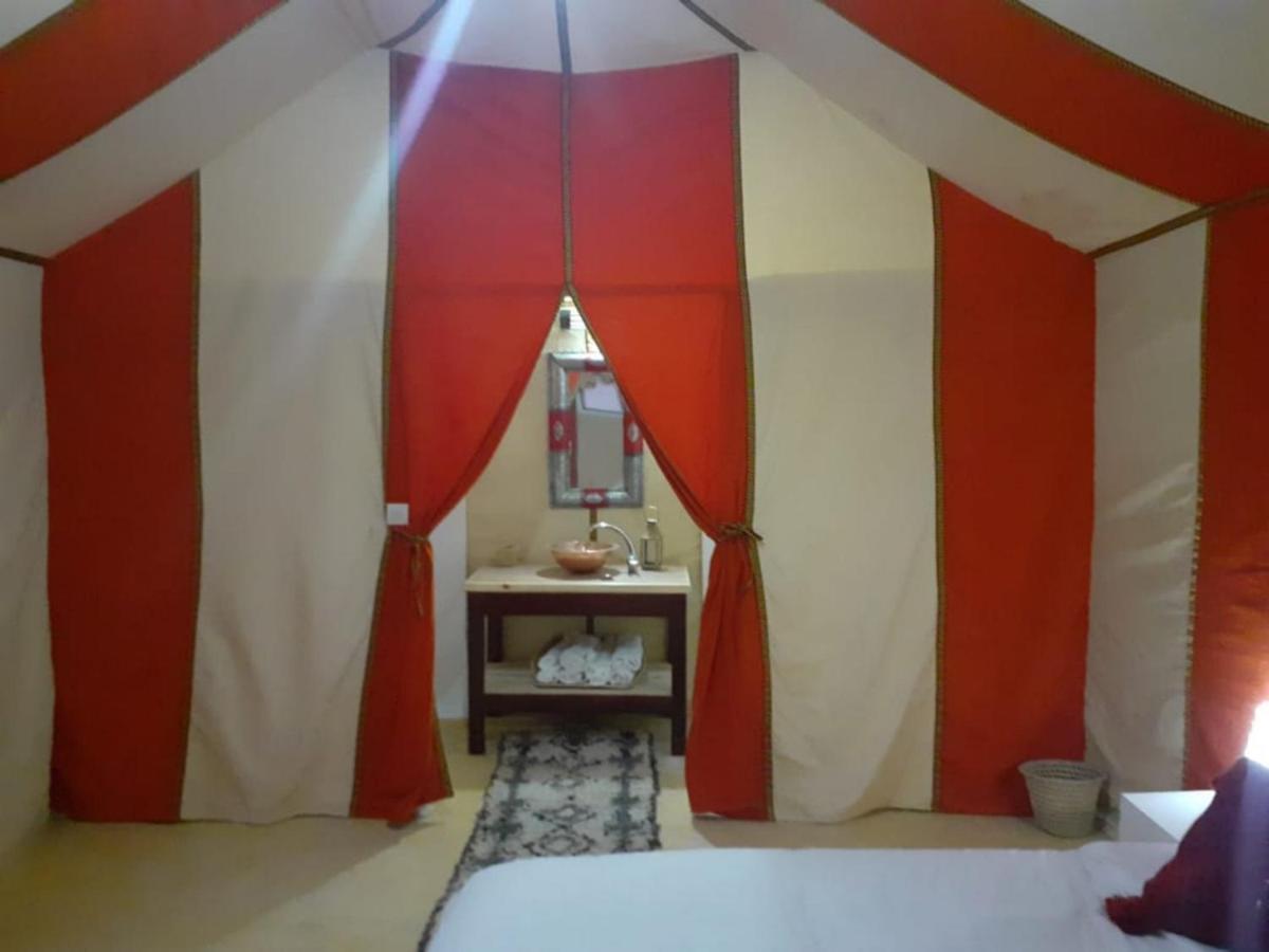 ホテル Sahara Family Camp メルズーガ エクステリア 写真