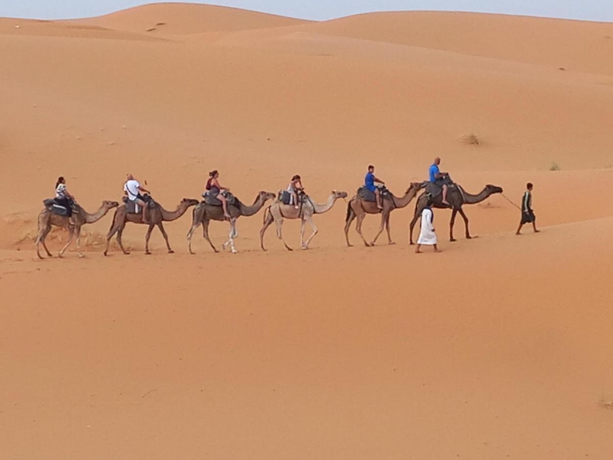 ホテル Sahara Family Camp メルズーガ エクステリア 写真